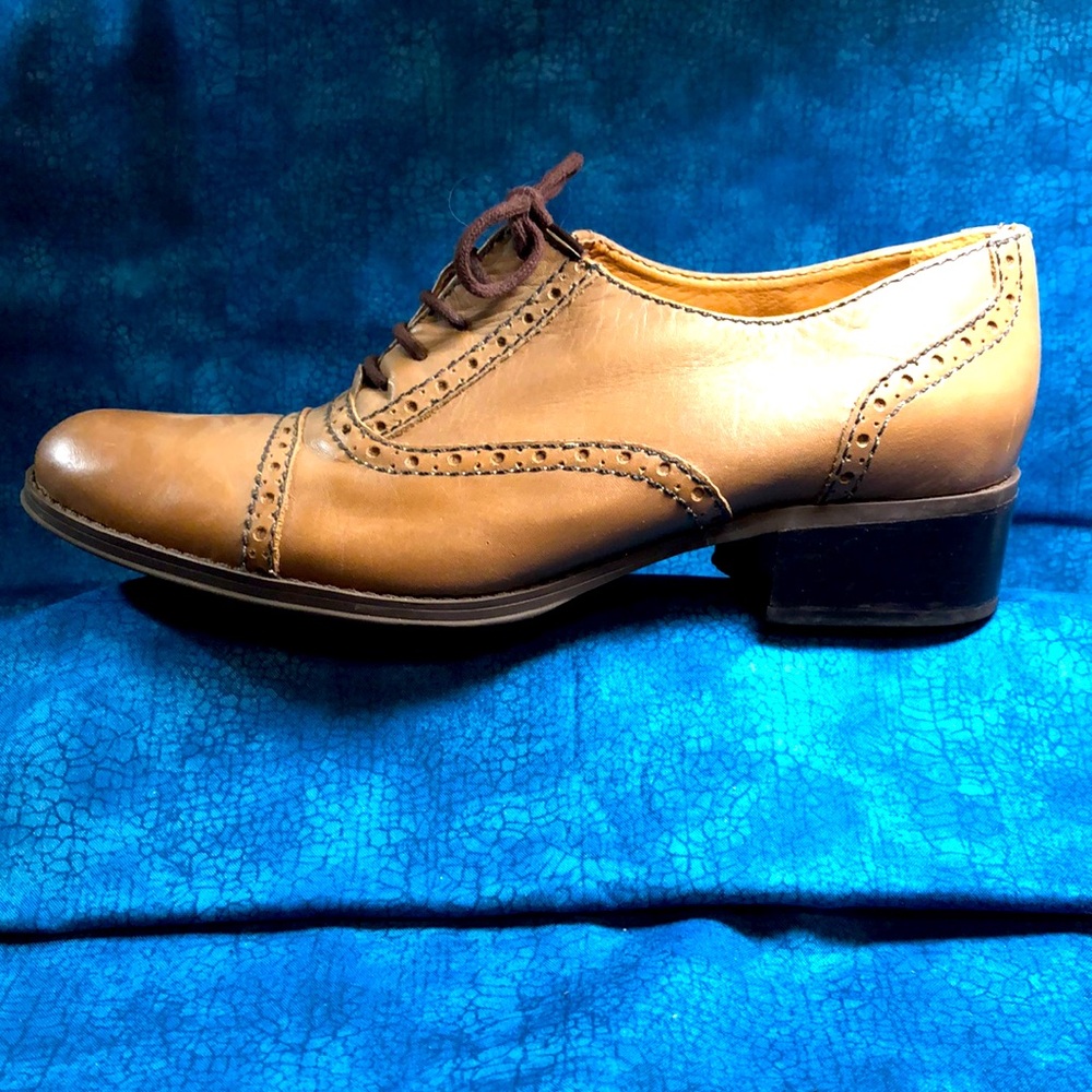 Women’s heeled Oxford, taupe, size 9
